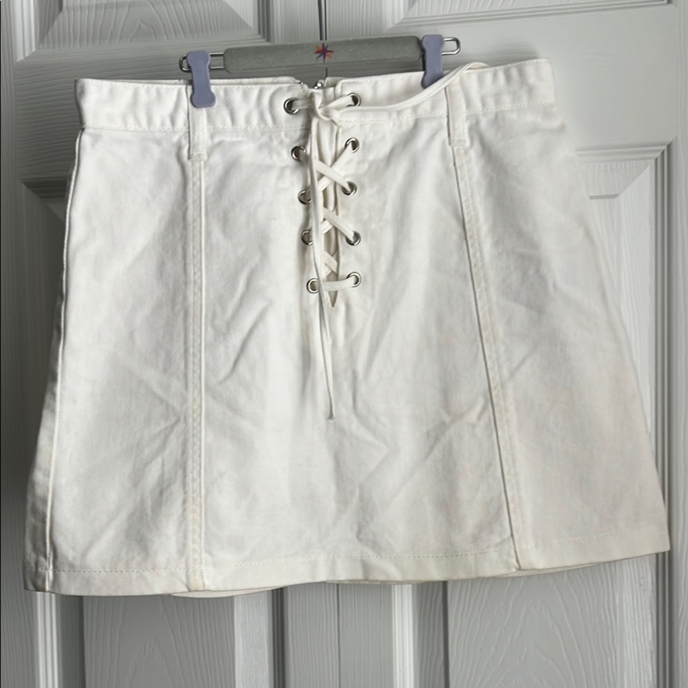 Forever 21 White Lace-Up Denim Mini Skirt Size M